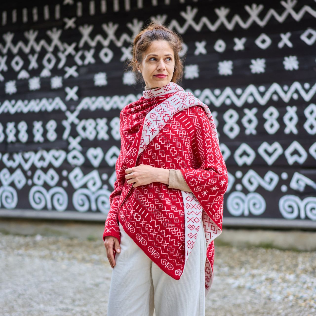 Pončo Čičmany MV veľ. UNI - Hrejivé štýlové pončo s čičmanskými vzormi@100% extra jemné merino